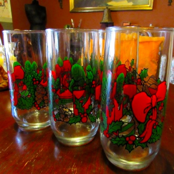 🎄 Vintage Christmas Holiday Wreath Candle Drinking Glasses Set (6)